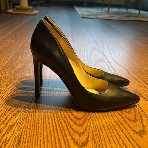 Nine West black pumps